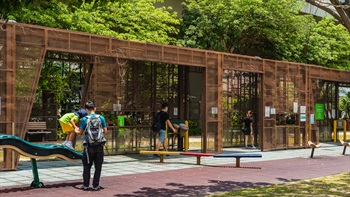 The shapes of the trellis was inspired by cargo container cranes to reflect the character and functionality of the former Kwun Tong Public Cargo Working Area.